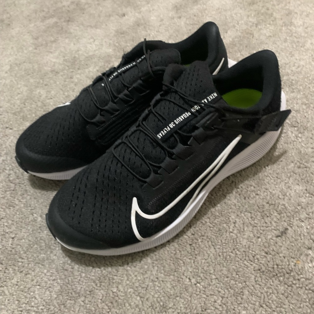 Nike W Air Zoom Pegasus 37 Flyease Casual Running Shoe